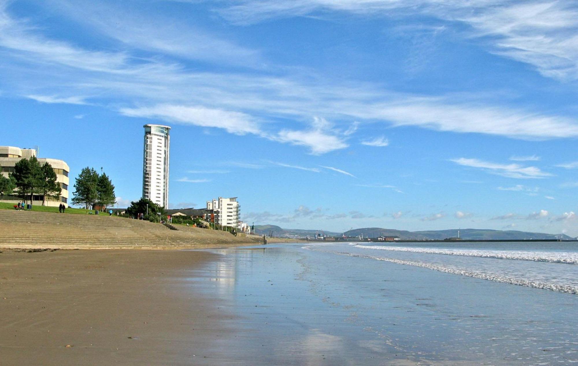 Coastline Apt Nearby The Beach Swansea Bagian luar foto