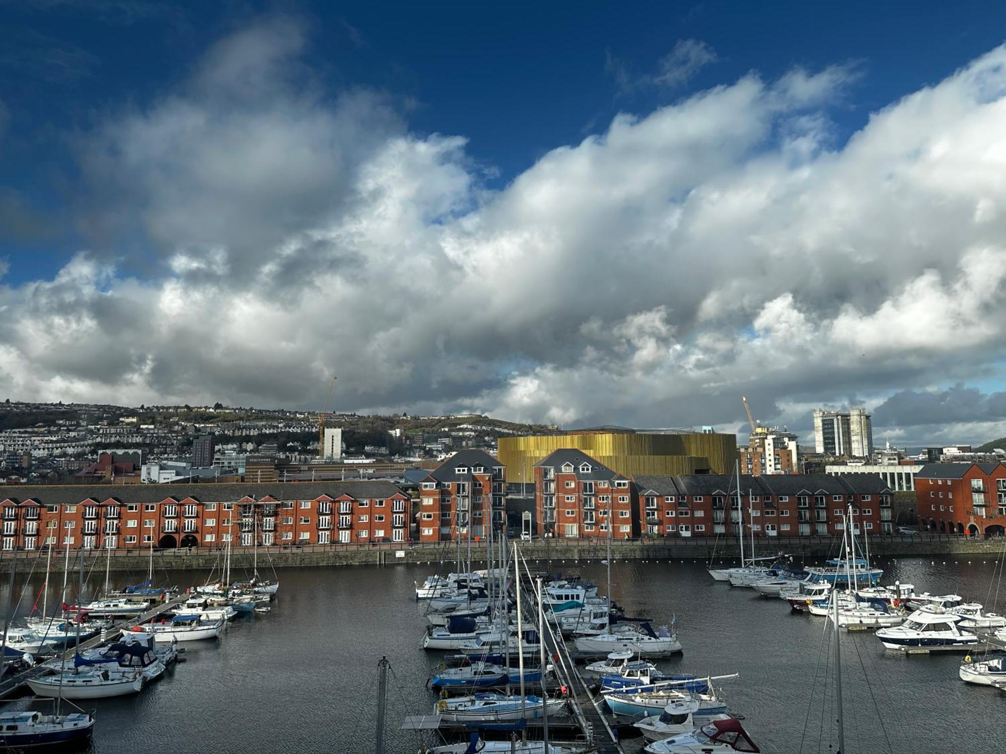 Coastline Apt Nearby The Beach Swansea Bagian luar foto